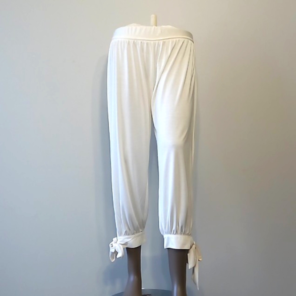 Beautiful 1pc Off White Capris pants by Freestyle